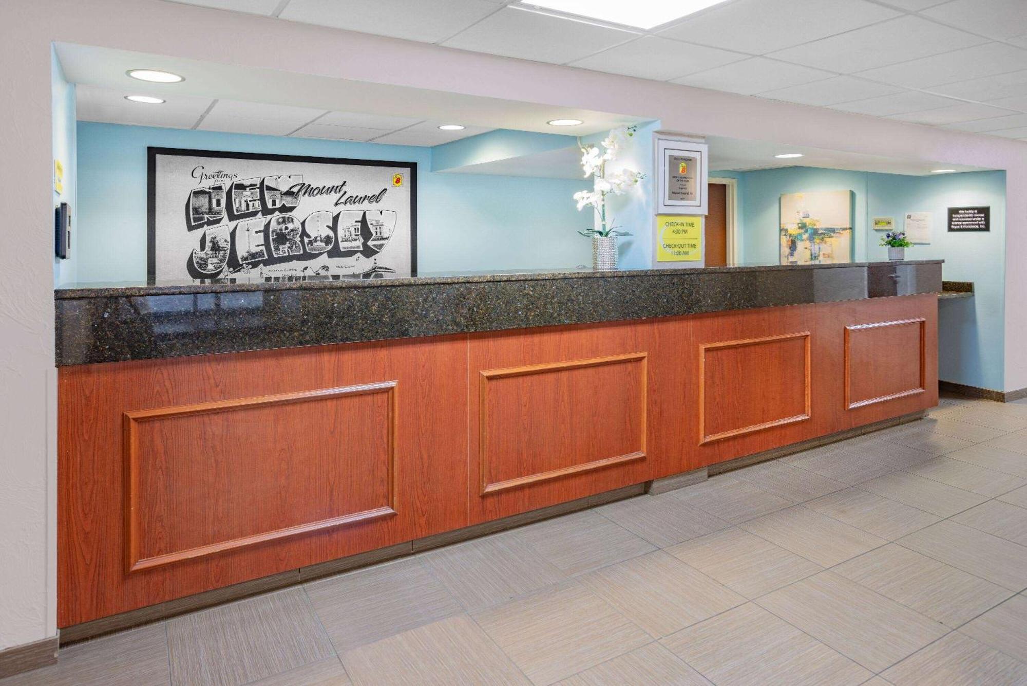 Super 8 By Wyndham Mount Laurel Hotel Exterior foto