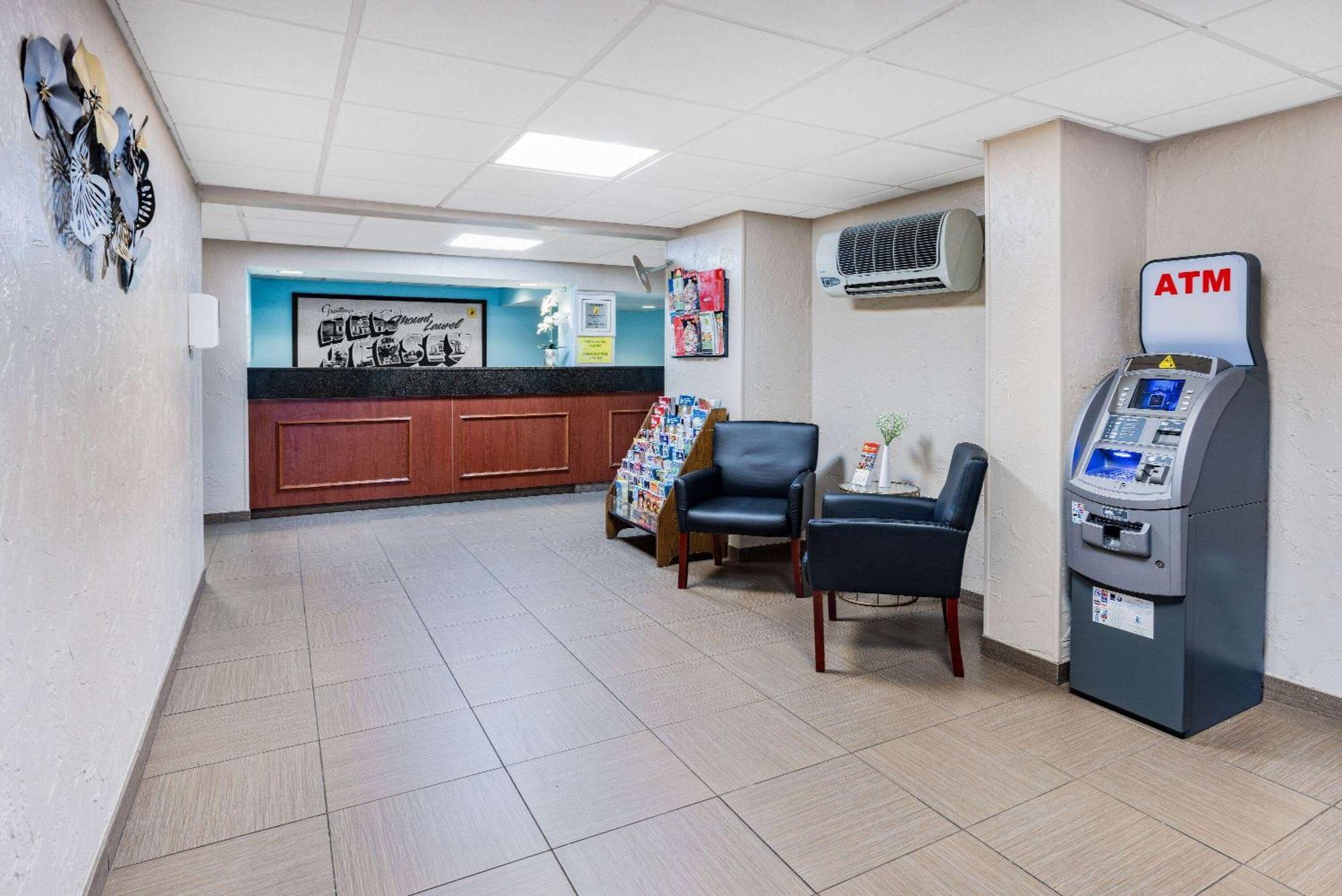 Super 8 By Wyndham Mount Laurel Hotel Exterior foto